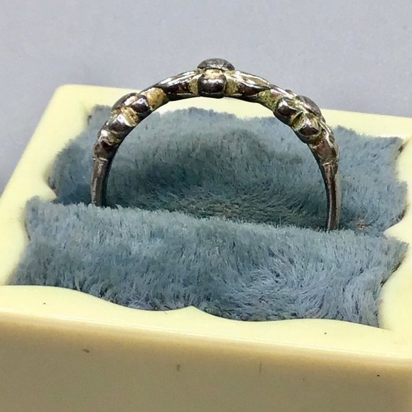 Petite Sterling Silver Flowers Ring Size 8.75 Triple Daisy Design Thin Band - Picture 5 of 12